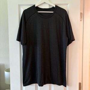 Lululemon men’s t shirt